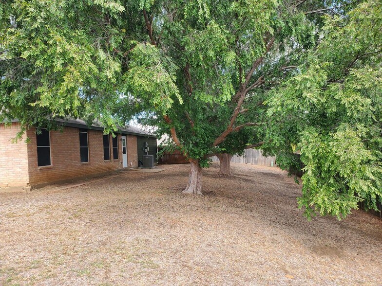 Building Photo - 1036 Scenic Dr