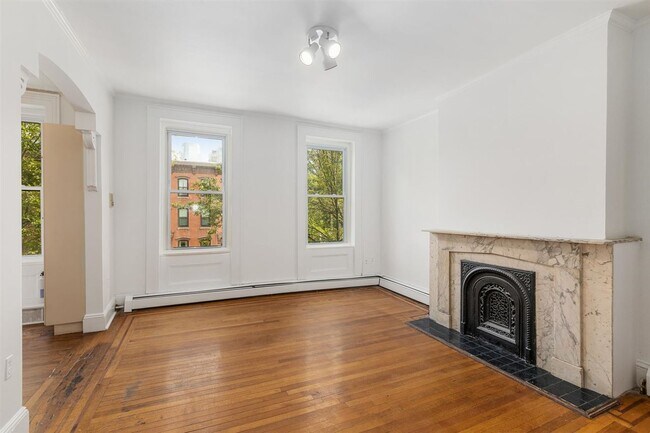 Primary Photo - 237 Grove St