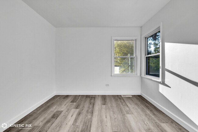 Building Photo - 18888 Oak Ave