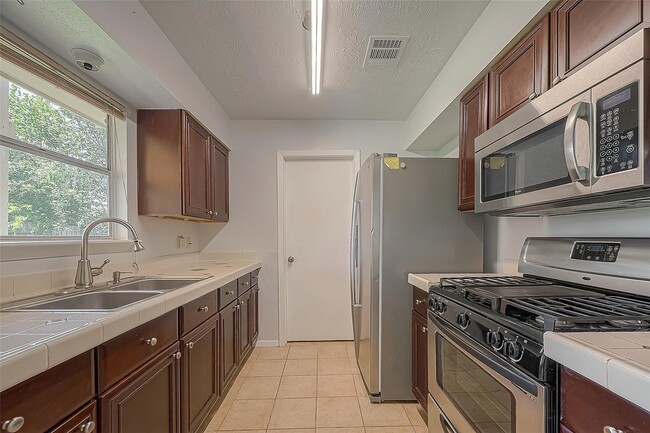 Building Photo - 1006 Melford Ave