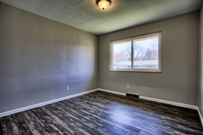 Building Photo - Completely Renovated 2 Bedroom Duplex in Collinsville - Great price and lots of space!