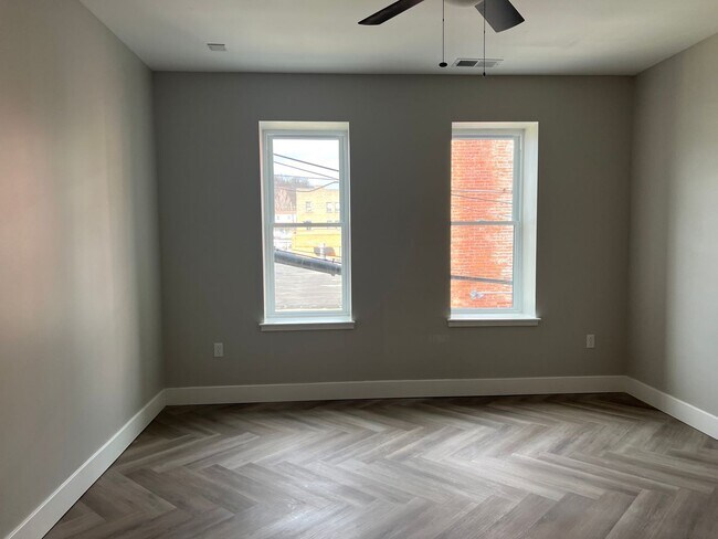 Building Photo - eml649