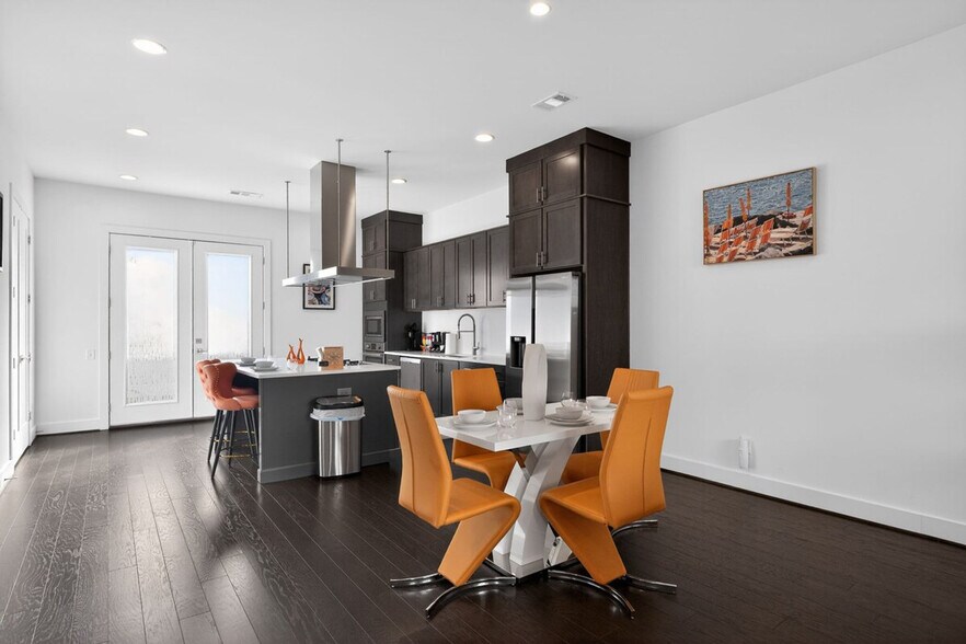 Building Photo - 1680 Memorial Dr SE