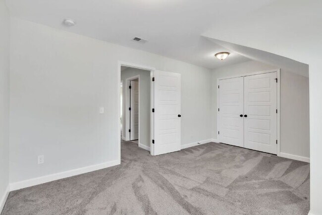 Building Photo - Charming 4-Bed Retreat with Fireplace – Spacious 2631 Sq Ft in Easley, SC, Zoned for Wren Schools