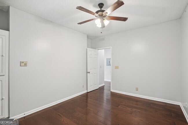 Building Photo - 709 Ivy Green Ln SE