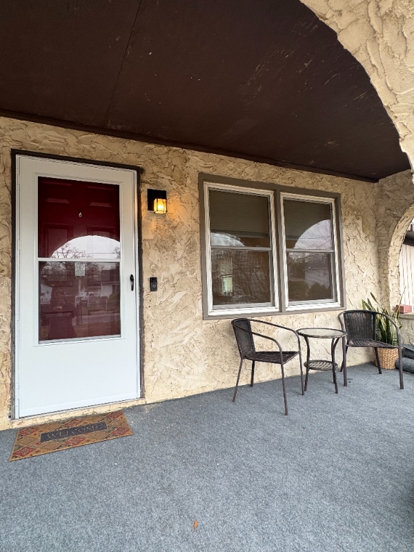 Building Photo - 53 Maple Ave