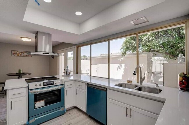 Building Photo - 4678 N 19th Ave
