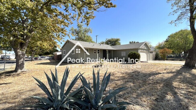 Building Photo - Nice 4bd/3ba House with 2 Car Garage