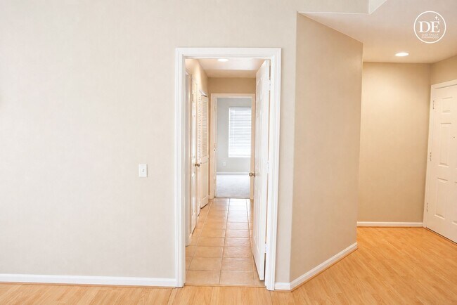 Building Photo - 565 Lands End Way