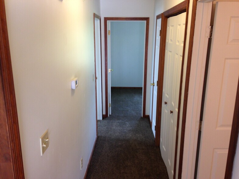 Building Photo - 1884 Shawnee Dr