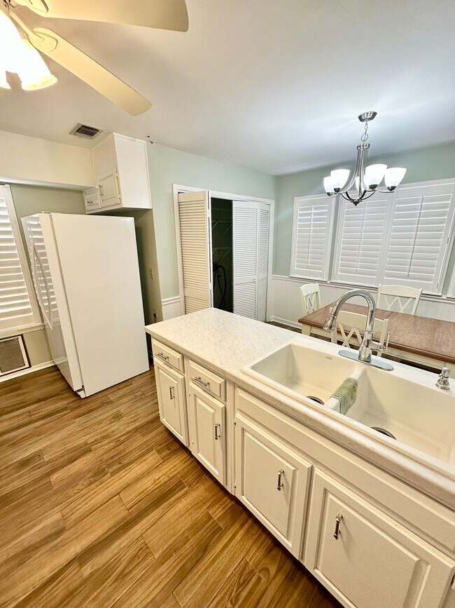 Building Photo - 937 Holbrook Cir