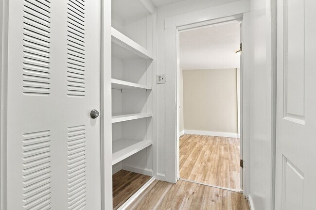 Building Photo - 2100 Chanticleer Ave