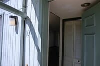 Building Photo - Great centrally located apartment!