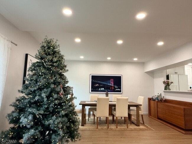 Building Photo - 22 Castle Ridge Dr