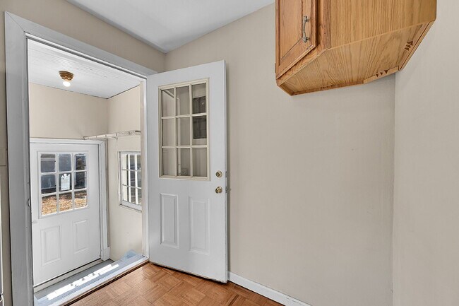 Building Photo - $1,750.00 - 2 Bedrooms, 1 Bathroom, Single...