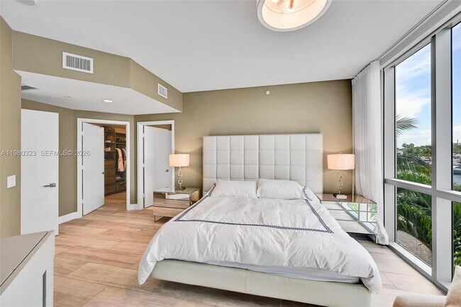 Building Photo - 17111 Biscayne Blvd