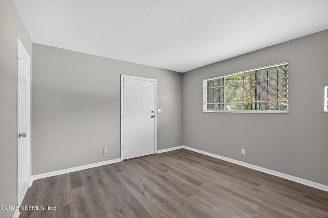 Building Photo - 6955 Miss Muffet Ln S