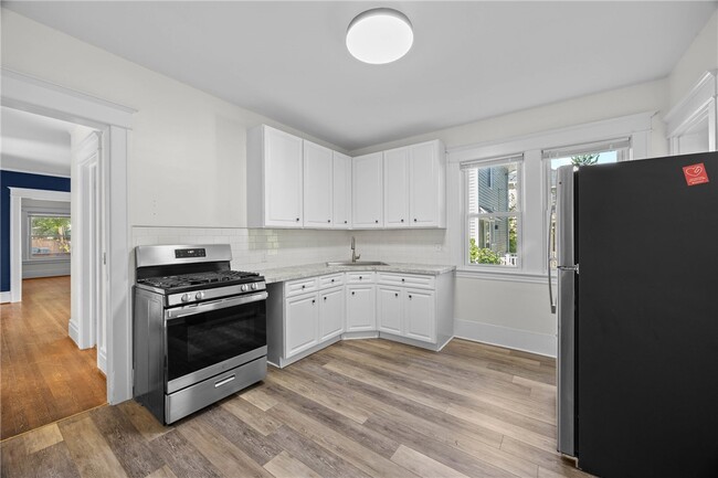 Building Photo - 15-17-17 Roosevelt St