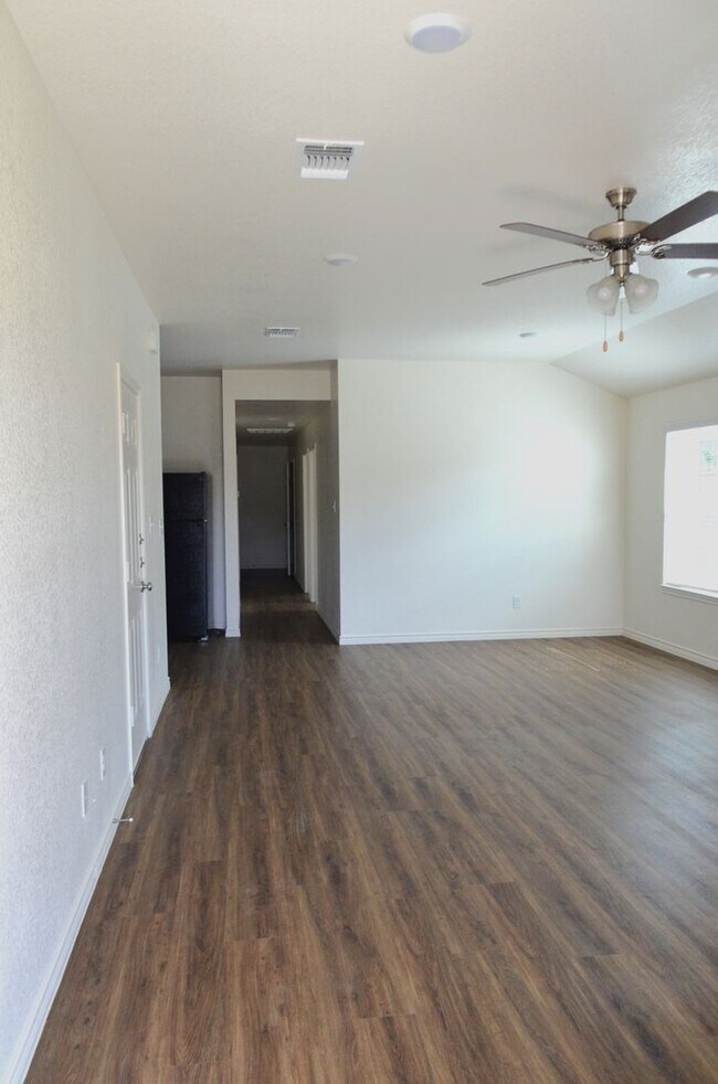 Building Photo - 916 Industrial Ave