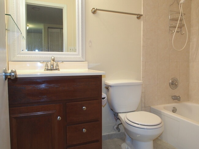 Building Photo - 6158 Knoll Way Dr