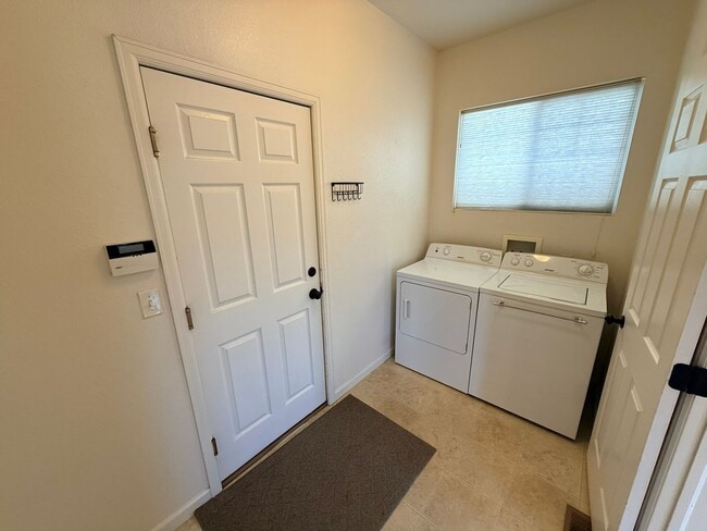 Building Photo - Modern 4-Bedroom Home in Renaissance Neighborhood Near Trails