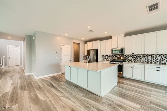 Building Photo - 5990 Viscaya Grv St
