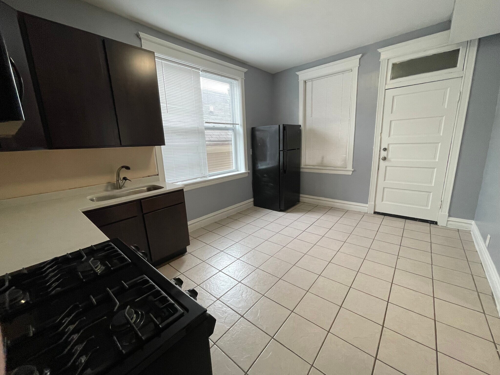 Building Photo - 2532 S Albany Ave