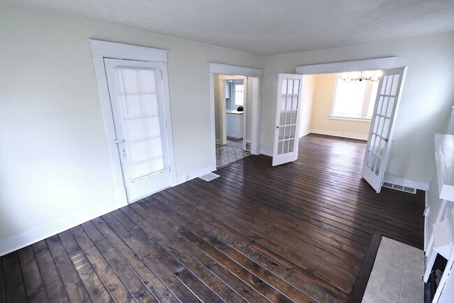 Building Photo - 555 Brittain Rd