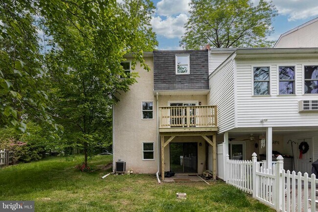Building Photo - 918 Dogwood Ln