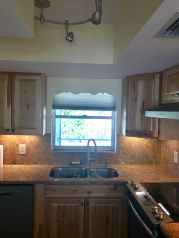 Building Photo - 3 Velaire Dr