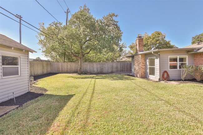 Building Photo - 4613 Libbey Dr
