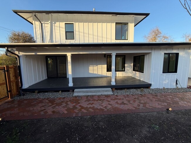 Building Photo - WAL2 - FULLY renovated 3 bed 1.5 bath on OAKWAY!