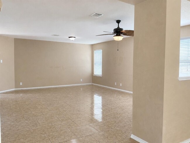 Building Photo - 122 Rummel Dr