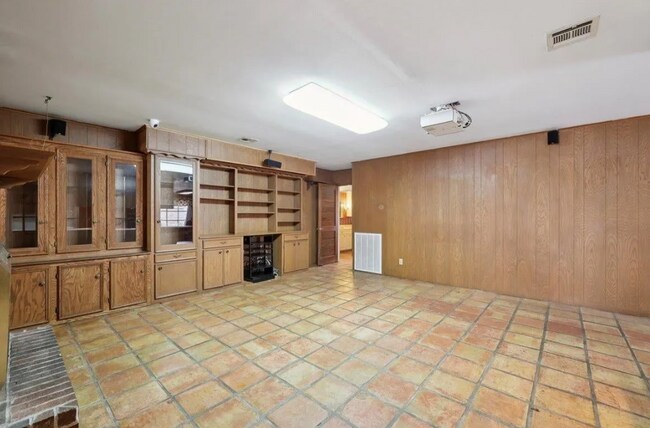 Building Photo - 5710 Glasgow Ln