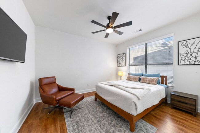 Building Photo - 4301 Vivian St