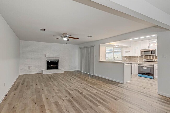 Building Photo - 12122 Fairmeadow Dr