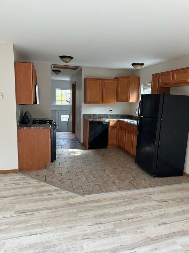 Building Photo - 807 Blackjack