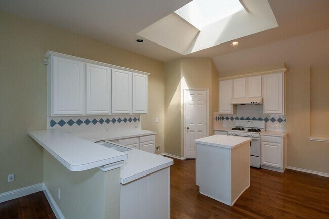 Building Photo - Adorable single story 3/2- Plano