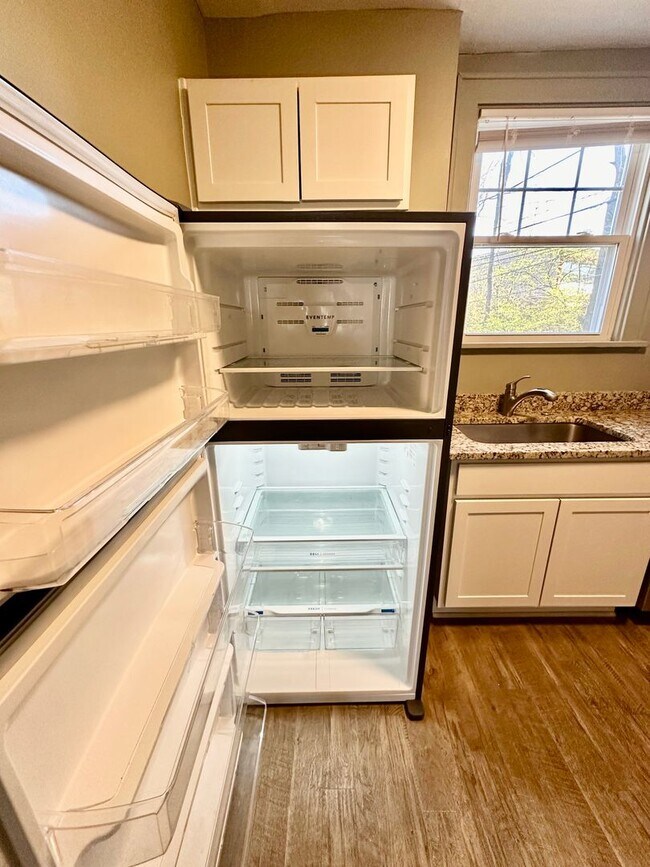 Building Photo - 24 W Tulane Rd