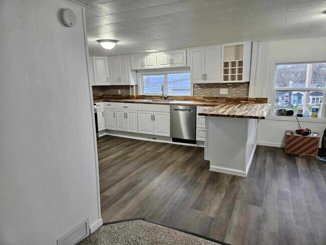 Building Photo - 6711 Vincent Hill Rd