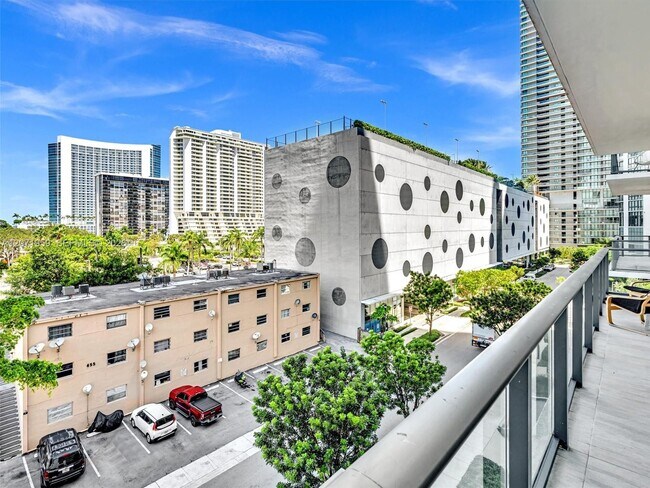 Building Photo - 501 NE 31st St