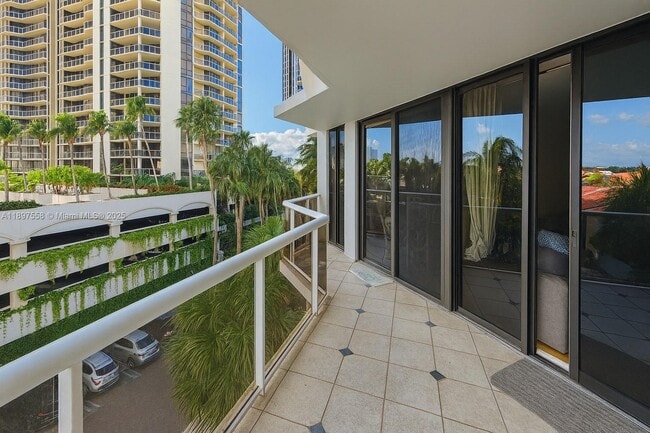 Building Photo - 3610 Yacht Club Dr
