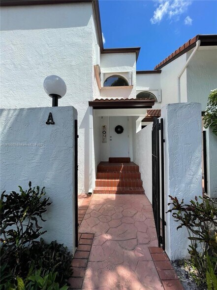 Primary Photo - 1301 SW 124th Ct