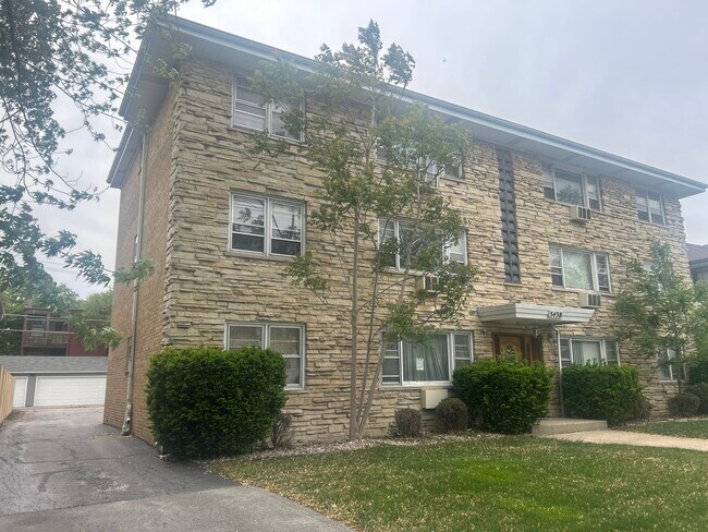 Primary Photo - 3438 S Oak Park Ave