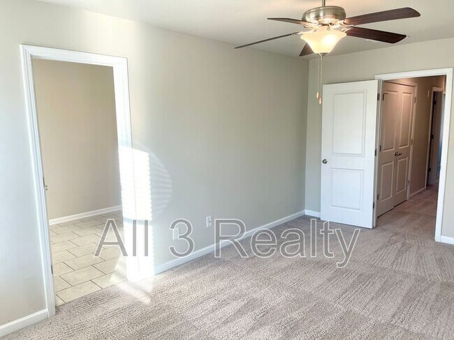 Building Photo - 3502 Lakeview Crk