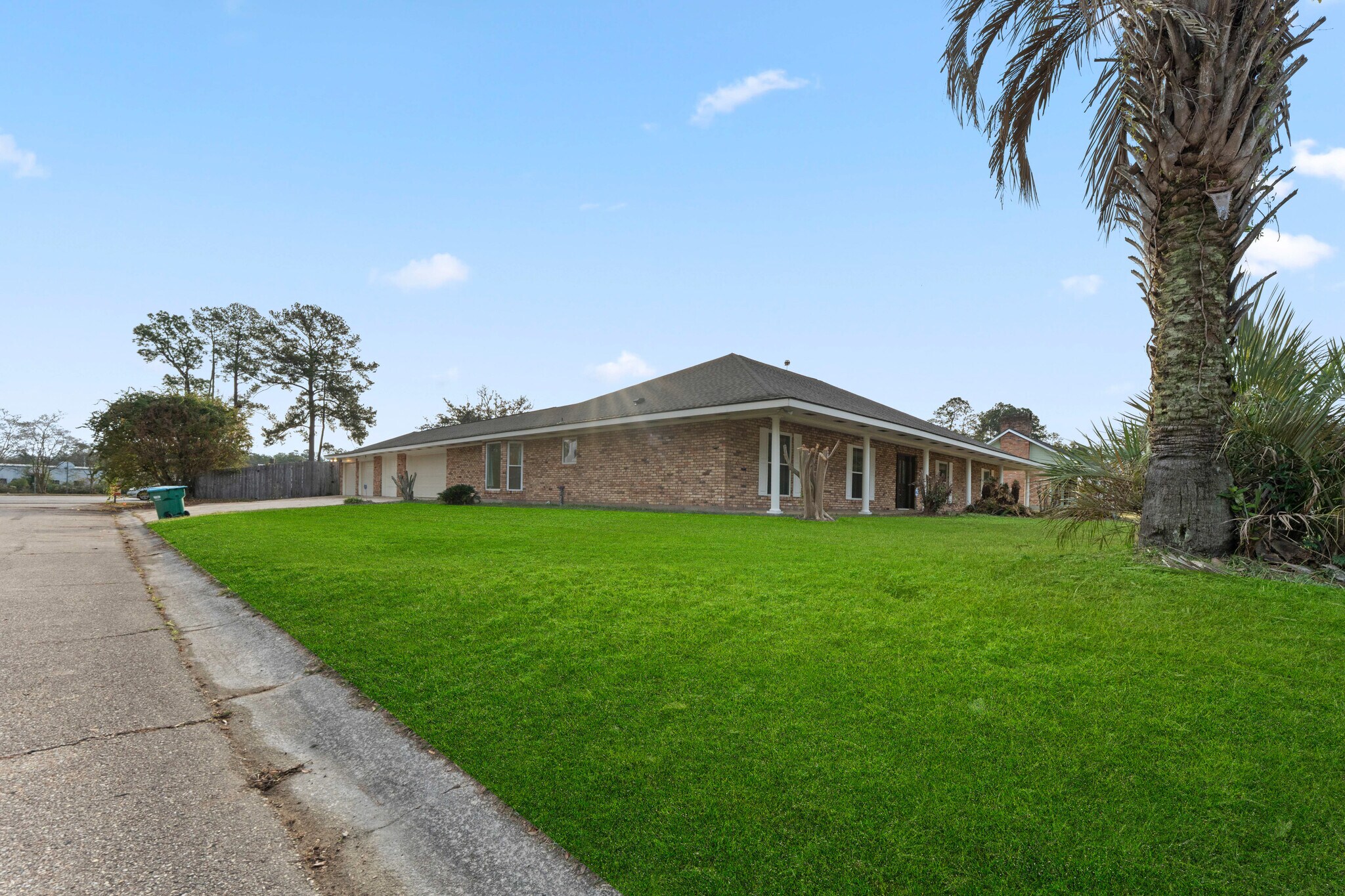 Building Photo - 601 Rue Cannes