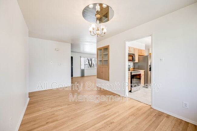 Building Photo - 2299 Zinnia Way