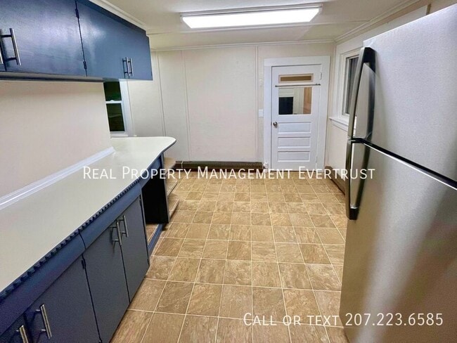 Building Photo - 100 Main St