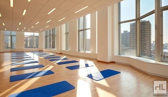 Building Photo - SPRUCE STREET