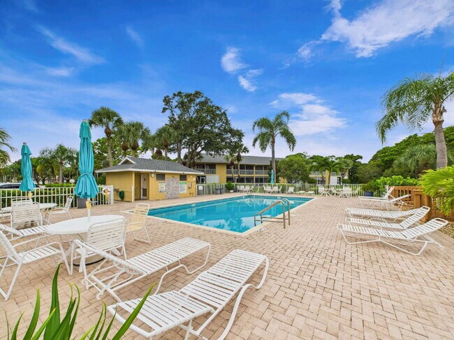 Building Photo - Furnished 2BR/2BA Lakefront Condo – 12-Mon...